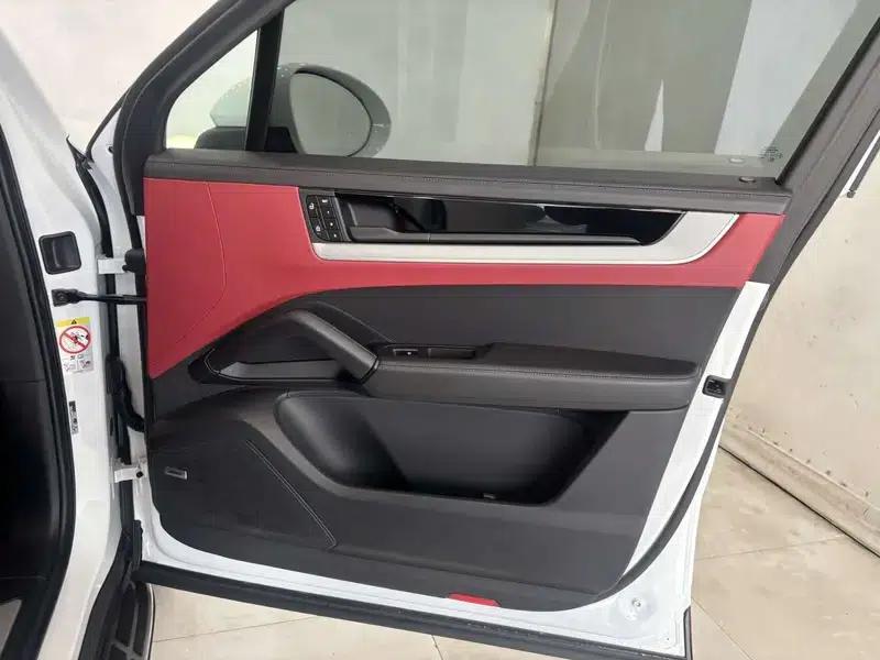 Cayenne E-Hybrid 2024 Cayenne E-Hybrid 2.0T — миниатюра 31