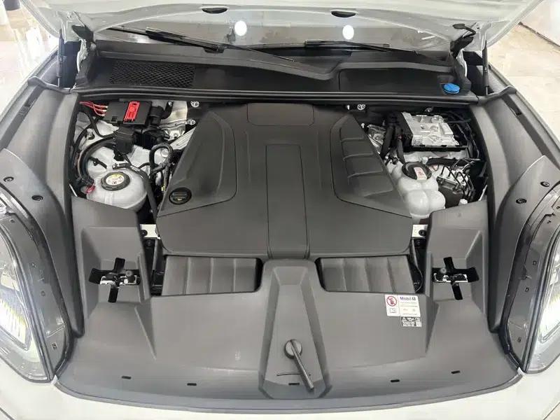Cayenne E-Hybrid 2024 Cayenne E-Hybrid 2.0T — миниатюра 8