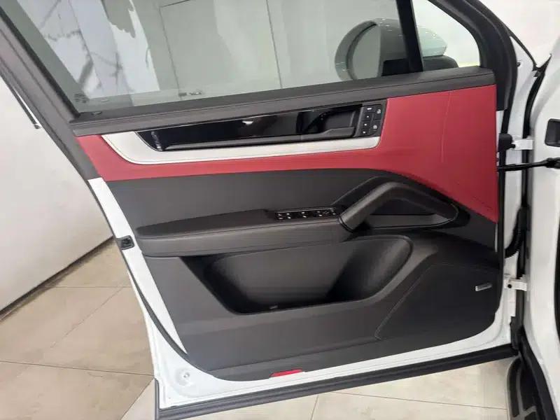 Cayenne E-Hybrid 2024 Cayenne E-Hybrid 2.0T — миниатюра 10
