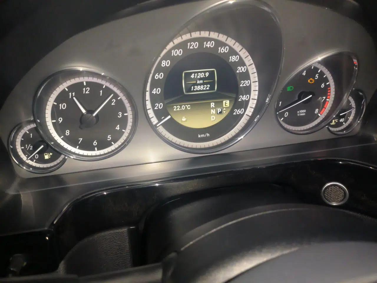 Mercedes-Benz E-Class 2012 E 300 L Fashion Model — миниатюра 11