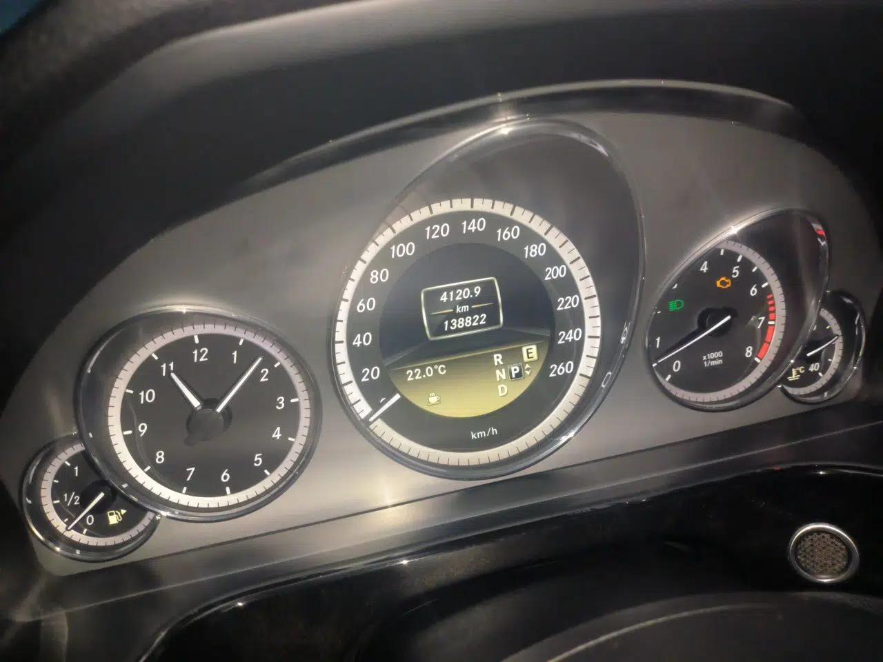Mercedes-Benz E-Class 2012 E 300 L Fashion Model — миниатюра 12