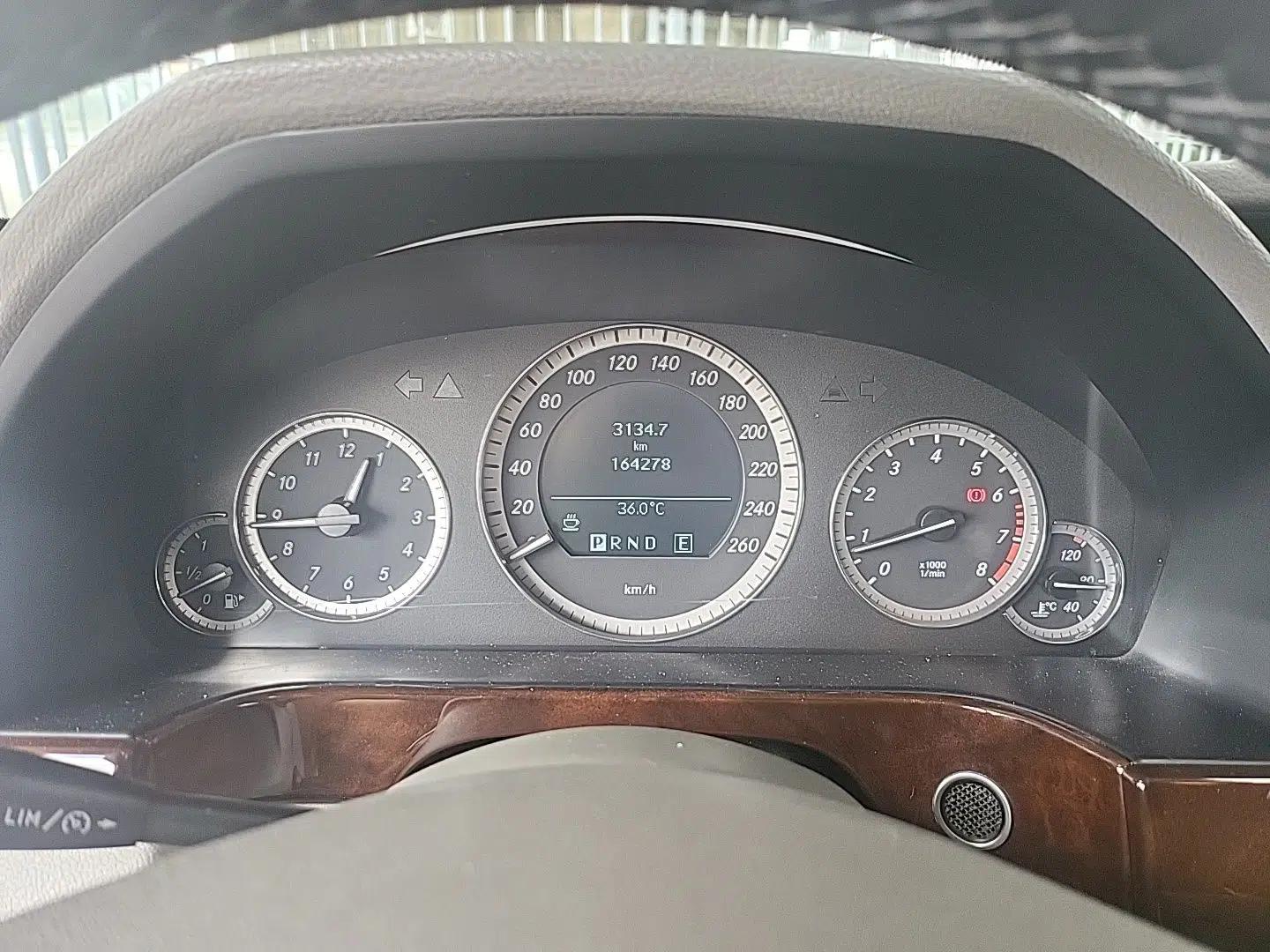 Mercedes-Benz E-Class 2010 E 260 L CGI Elegant Model — миниатюра 11