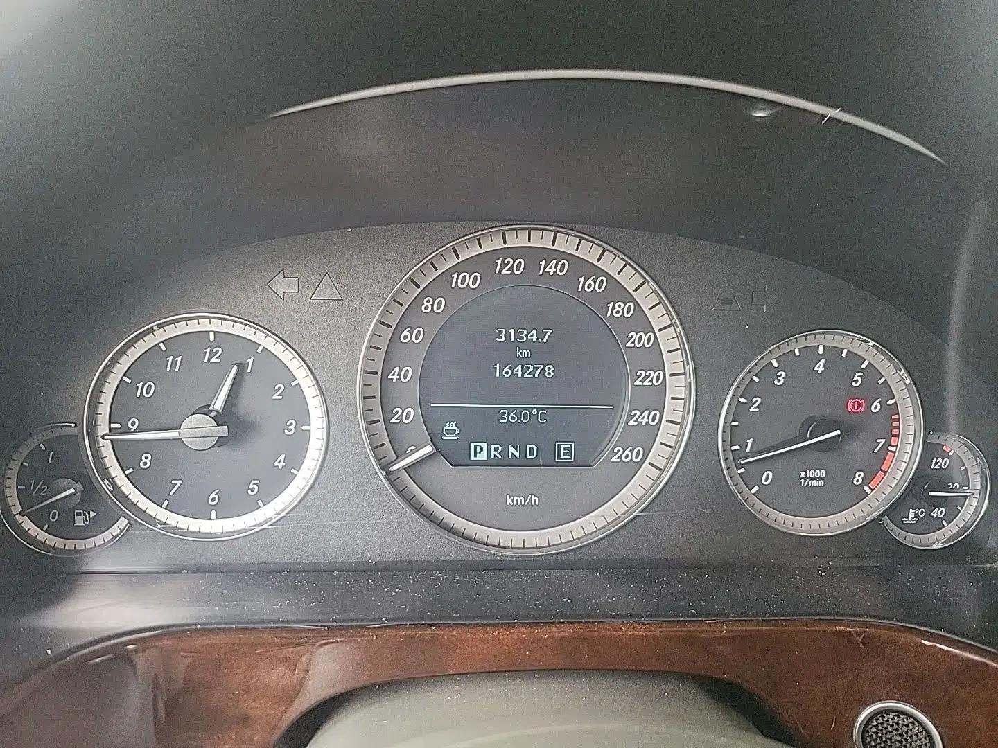 Mercedes-Benz E-Class 2010 E 260 L CGI Elegant Model — миниатюра 12
