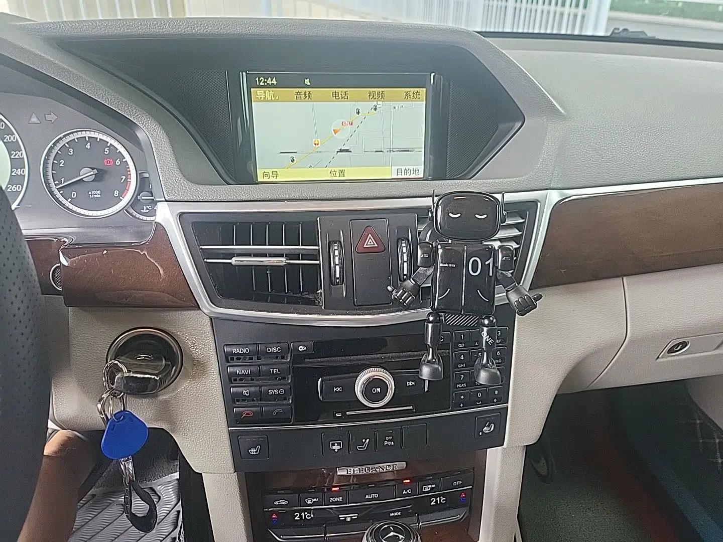 Mercedes-Benz E-Class 2010 E 260 L CGI Elegant Model — миниатюра 13