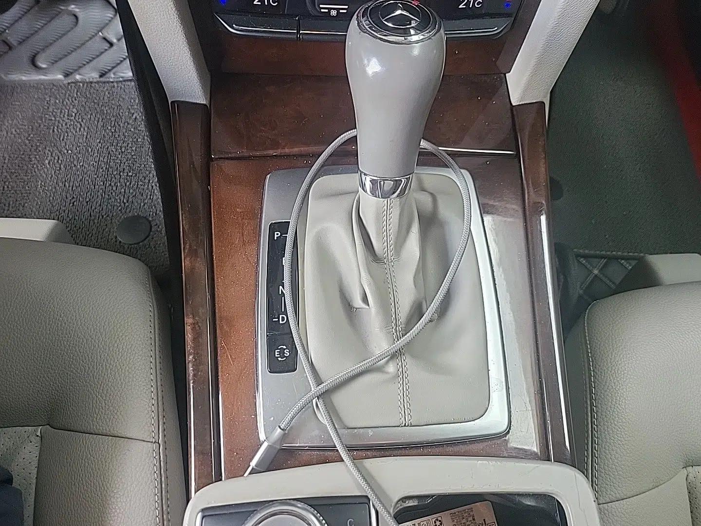 Mercedes-Benz E-Class 2010 E 260 L CGI Elegant Model — миниатюра 14