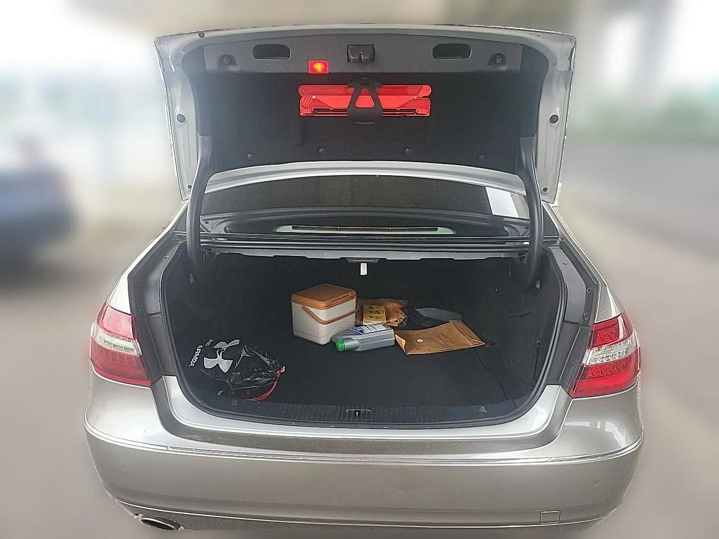 Mercedes-Benz E-Class 2010 E 260 L CGI Elegant Model — миниатюра 19