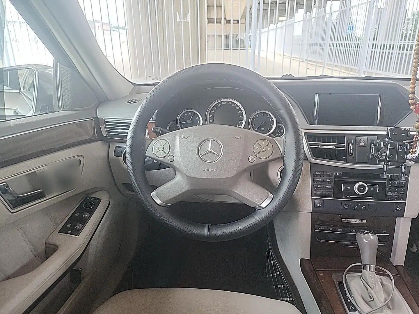 Mercedes-Benz E-Class 2010 E 260 L CGI Elegant Model — миниатюра 10