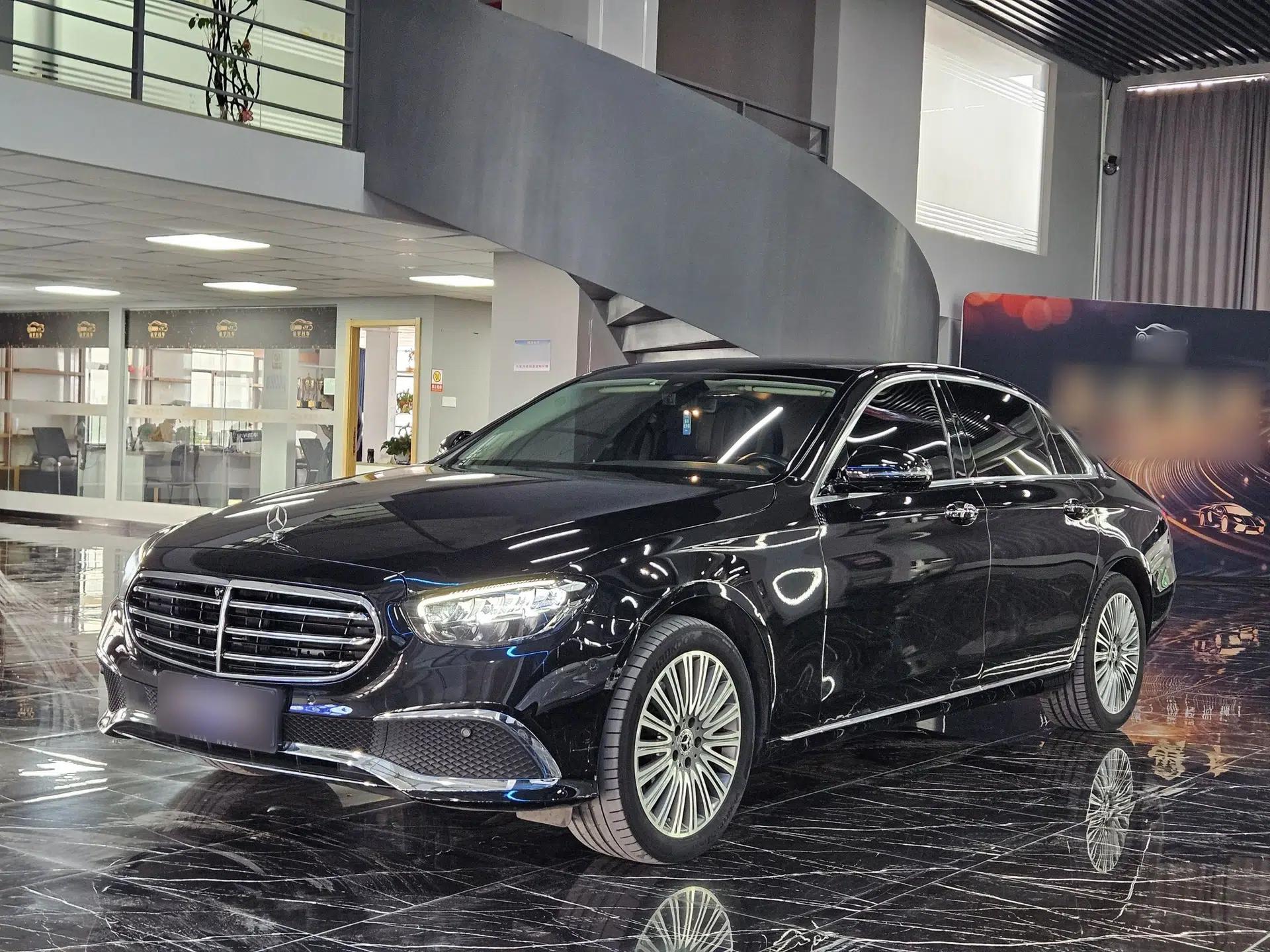 Mercedes-Benz E-Class 2022 Revised Version E 300 L Fashion Edition — миниатюра 1