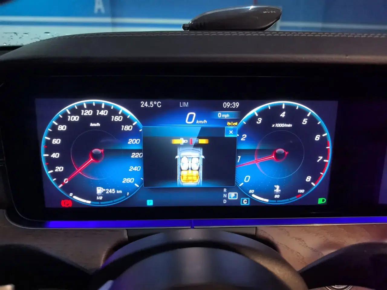 Mercedes-Benz E-Class 2023 E 300 L Luxury Model — миниатюра 11