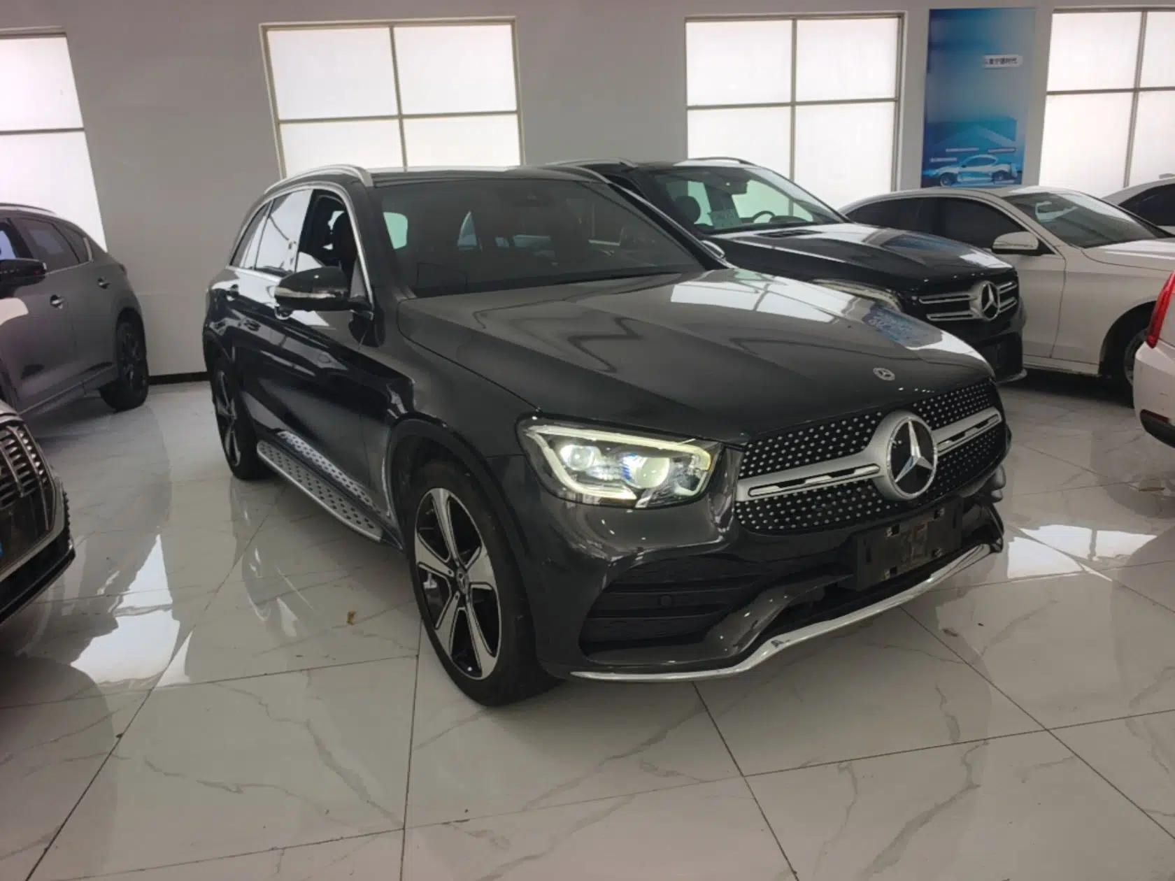 Mercedes-Benz GLC 2020 GLC 300 L 4MATIC Luxury Model — миниатюра 3