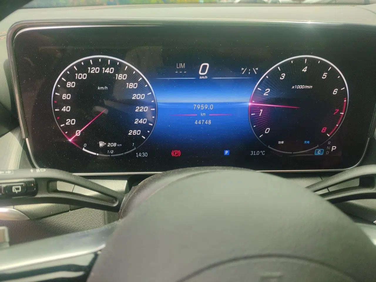 Mercedes-Benz GLC 2023 GLC 260 L 4MATIC Luxury Model 5 Seats — миниатюра 12