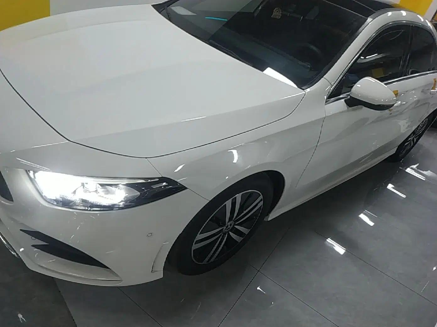 Mercedes-Benz A-Class 2019 A 180 L Sport Sedan — миниатюра 1