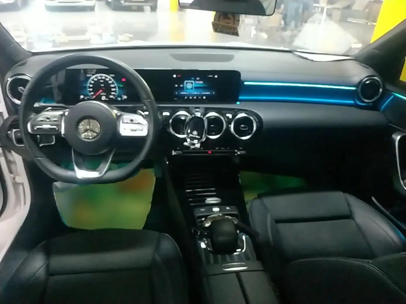 Mercedes-Benz A-Class 2019 A 180 L Sport Sedan — миниатюра 12