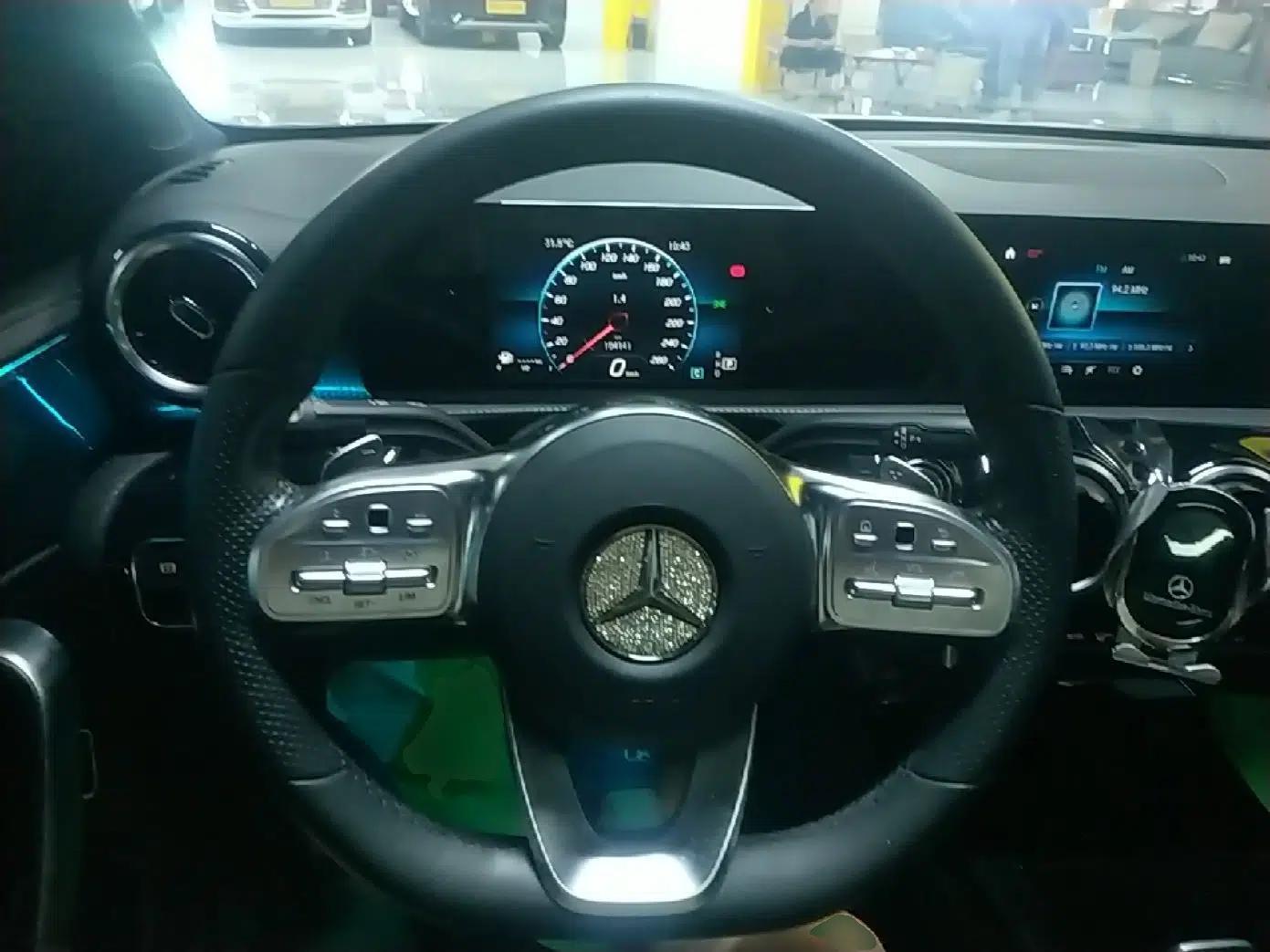 Mercedes-Benz A-Class 2019 A 180 L Sport Sedan — миниатюра 13