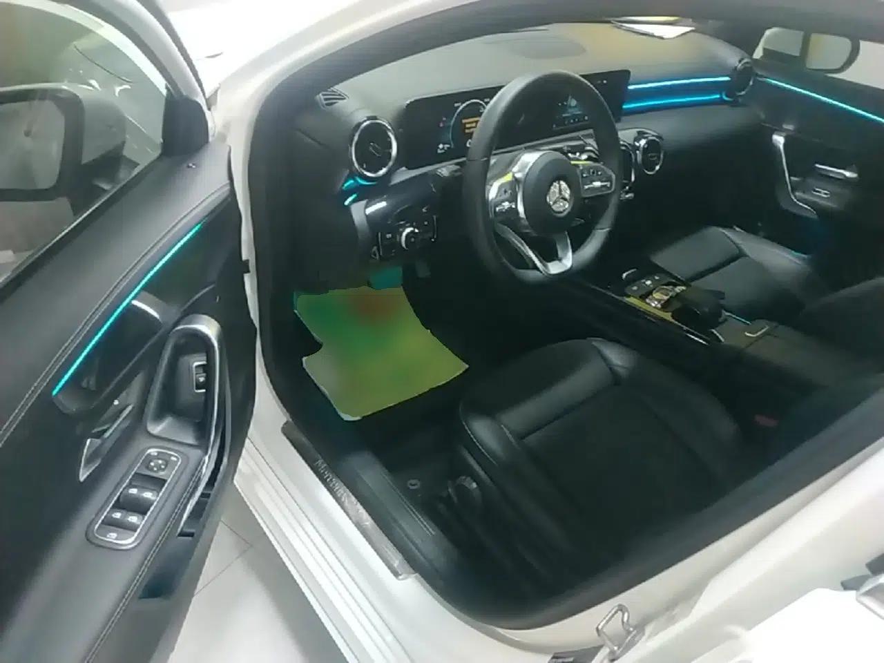 Mercedes-Benz A-Class 2019 A 180 L Sport Sedan — миниатюра 17