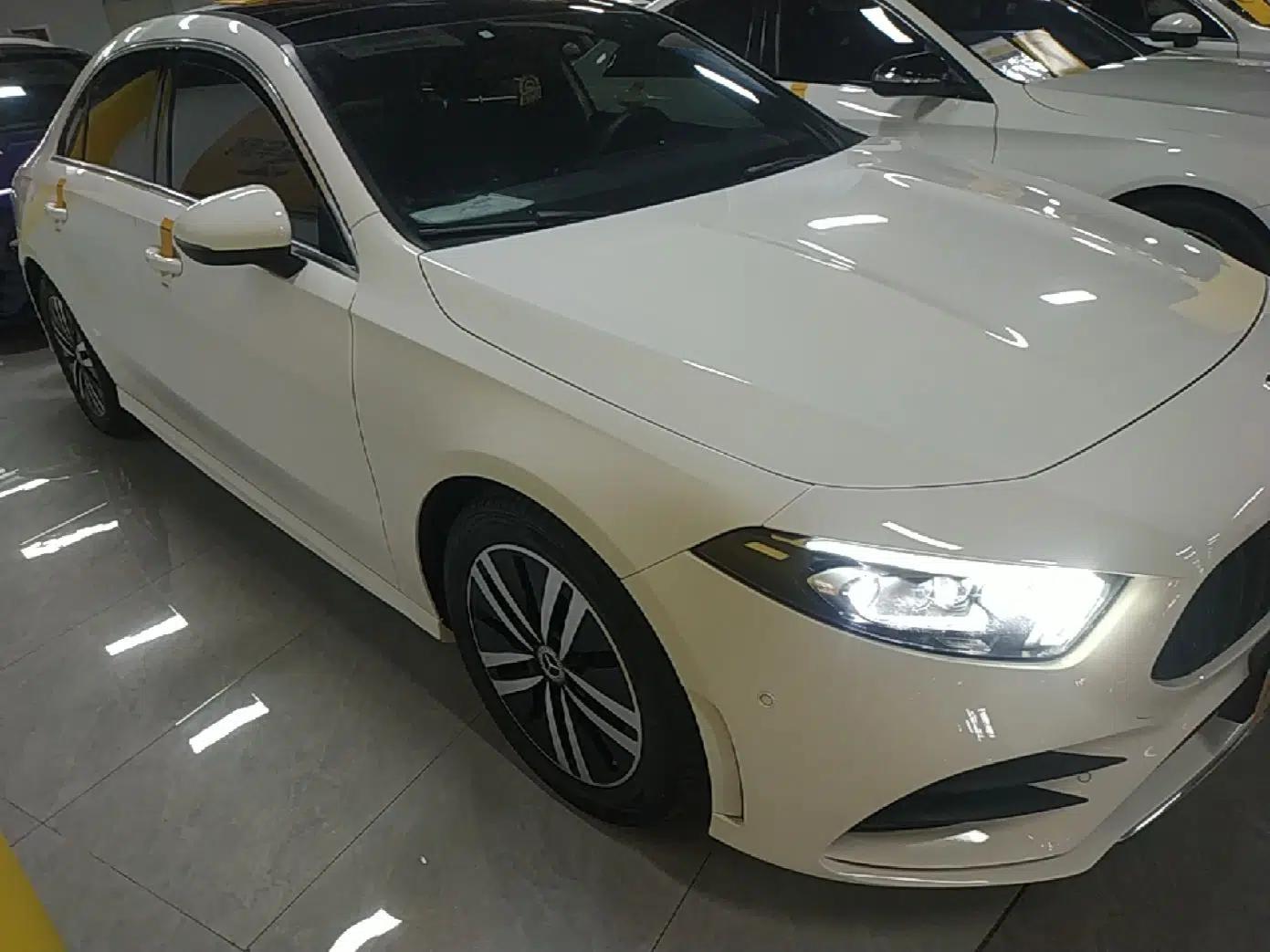 Mercedes-Benz A-Class 2019 A 180 L Sport Sedan — миниатюра 3