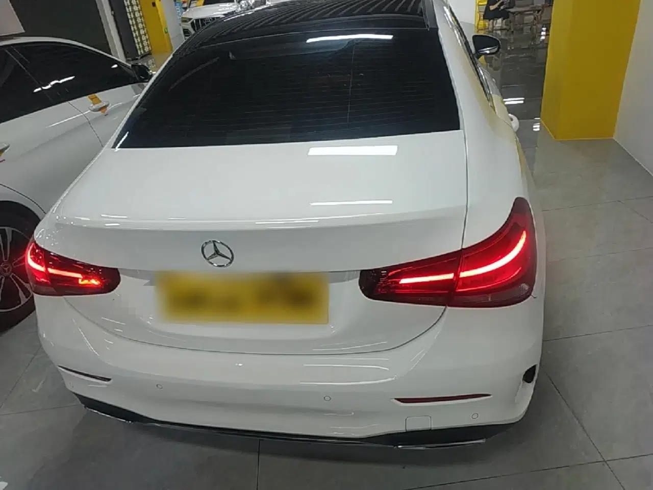 Mercedes-Benz A-Class 2019 A 180 L Sport Sedan — миниатюра 5