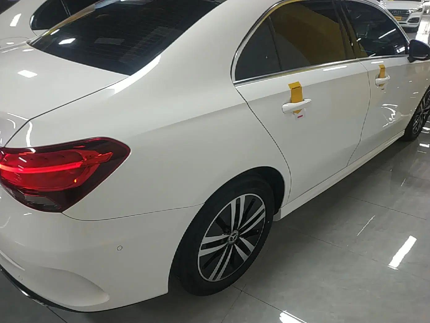 Mercedes-Benz A-Class 2019 A 180 L Sport Sedan — миниатюра 6
