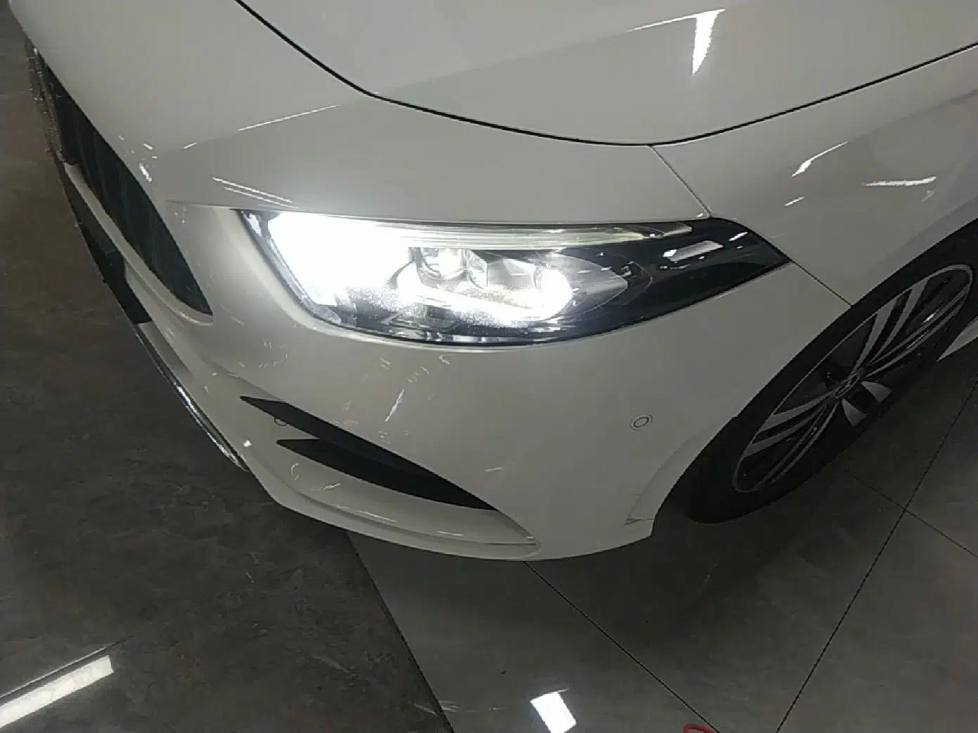 Mercedes-Benz A-Class 2019 A 180 L Sport Sedan — миниатюра 8
