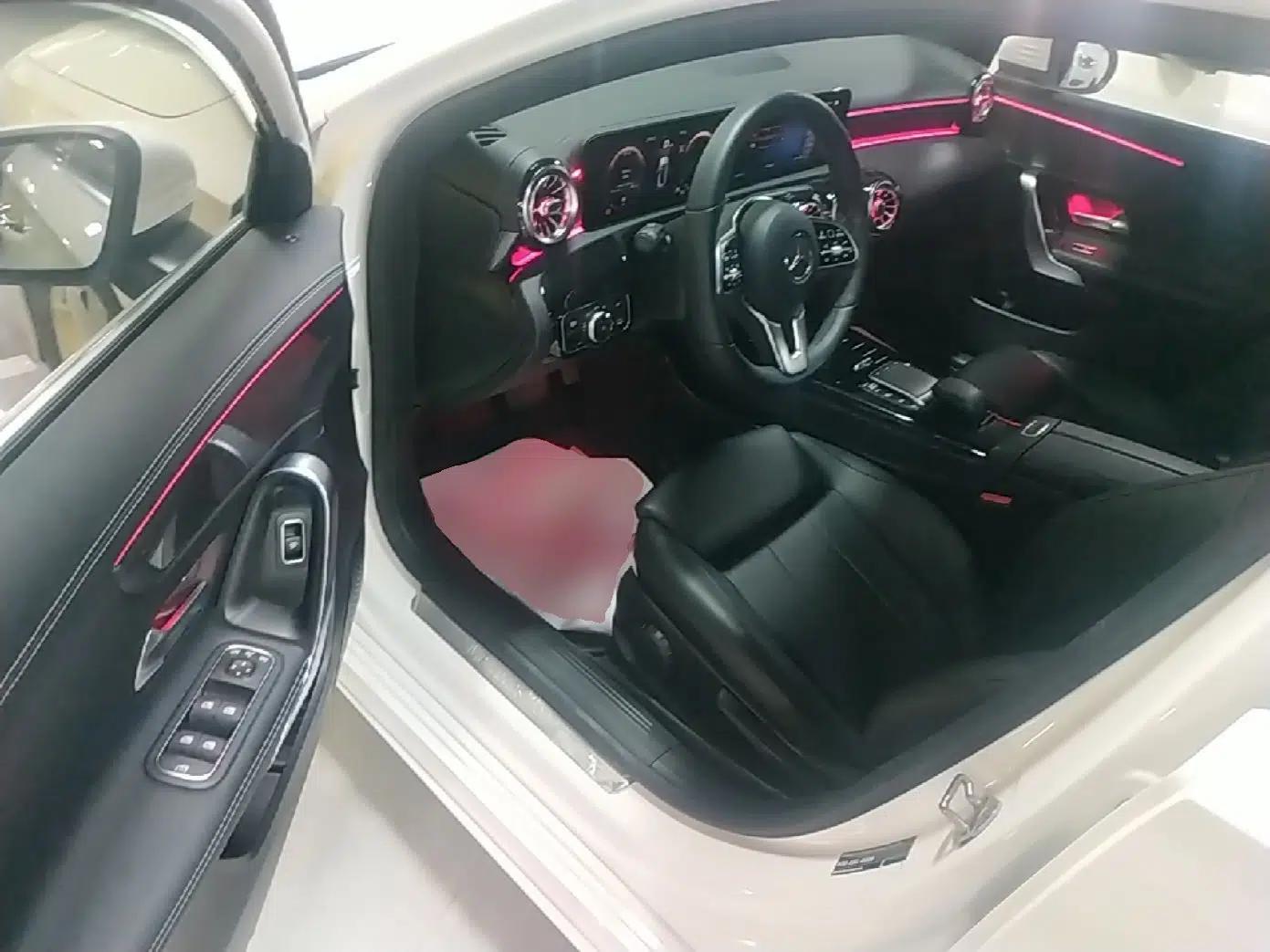 Mercedes-Benz A-Class 2021 A 200 L Sport Sedan Dynamic Model — миниатюра 18
