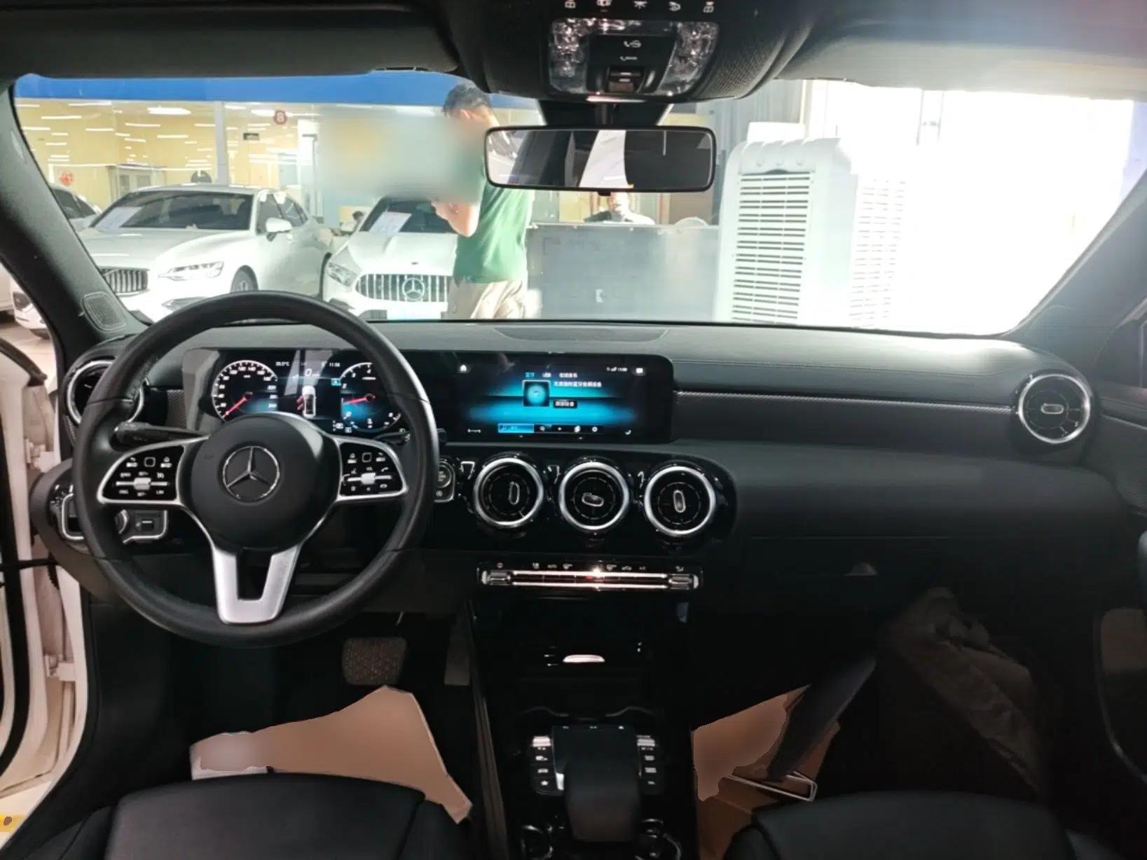 Mercedes-Benz A-Class 2020 Second Facelift A 180 L Sport Sedan — миниатюра 17
