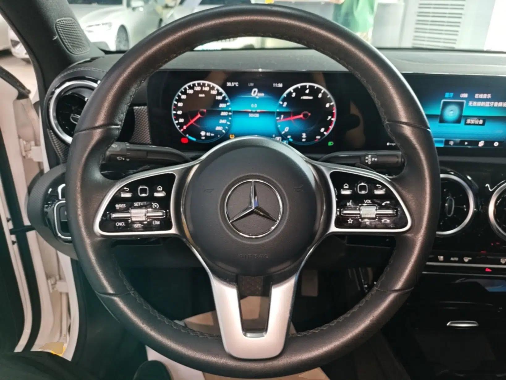 Mercedes-Benz A-Class 2020 Second Facelift A 180 L Sport Sedan — миниатюра 18