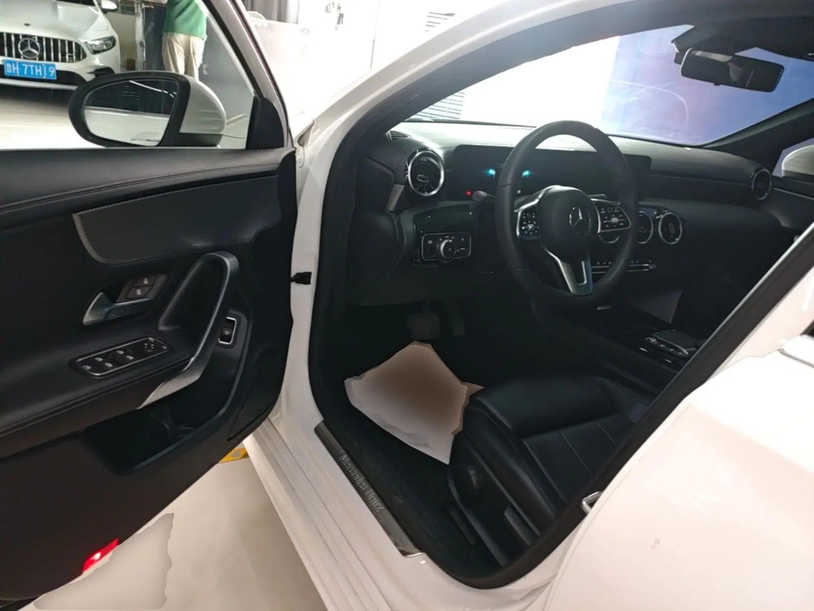 Mercedes-Benz A-Class 2020 Second Facelift A 180 L Sport Sedan — миниатюра 23