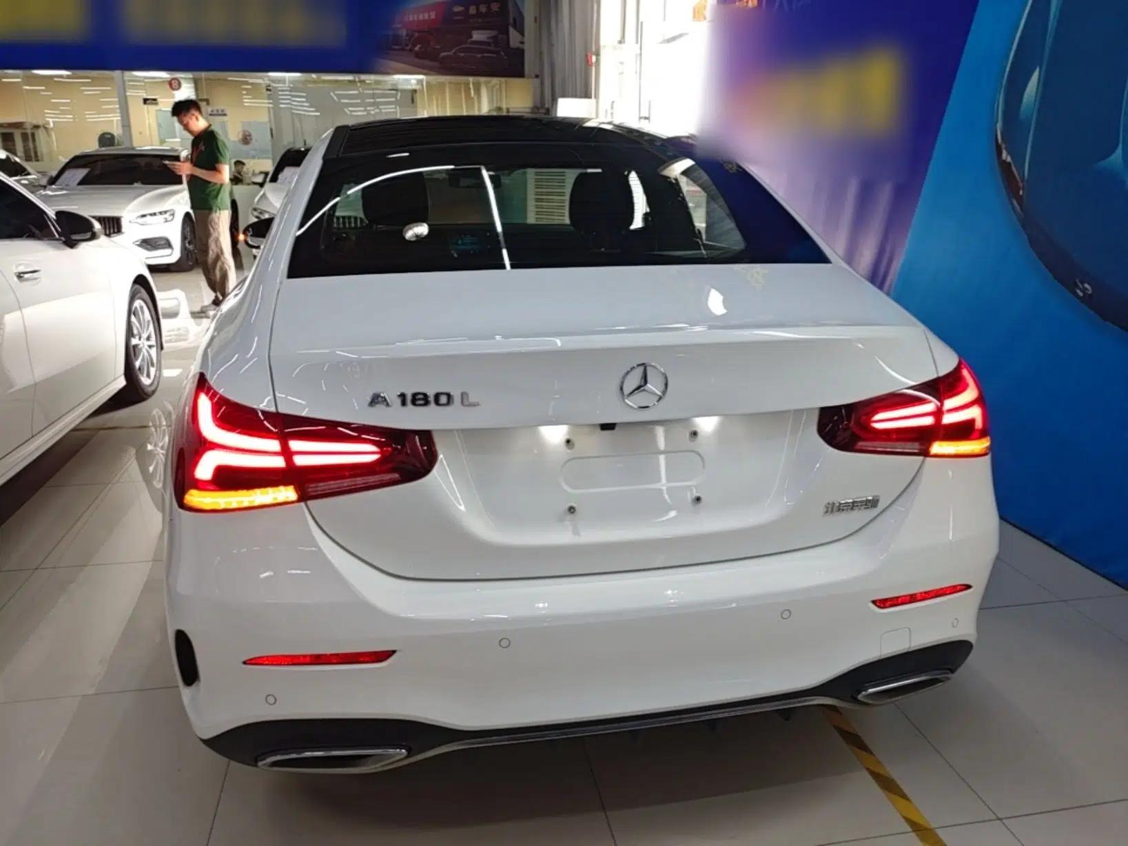 Mercedes-Benz A-Class 2020 Second Facelift A 180 L Sport Sedan — миниатюра 5