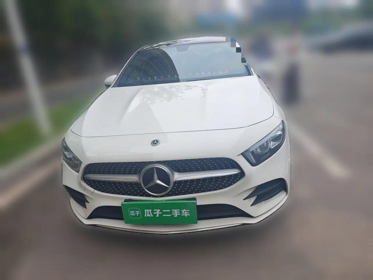 Mercedes-Benz A-Class 2022 Revised Version A 200 L Sport Sedan Fashionable Style — миниатюра 2