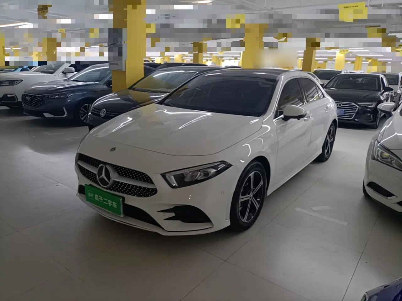 Mercedes-Benz A-Class 2022 Revised Version A 200 L Sport Sedan Fashionable Style — миниатюра 1