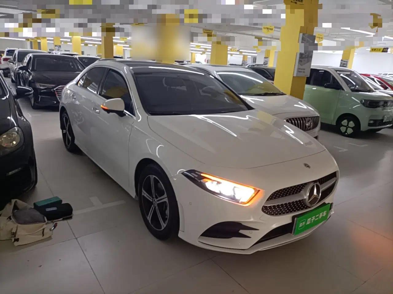 Mercedes-Benz A-Class 2022 Revised Version A 200 L Sport Sedan Fashionable Style — миниатюра 3