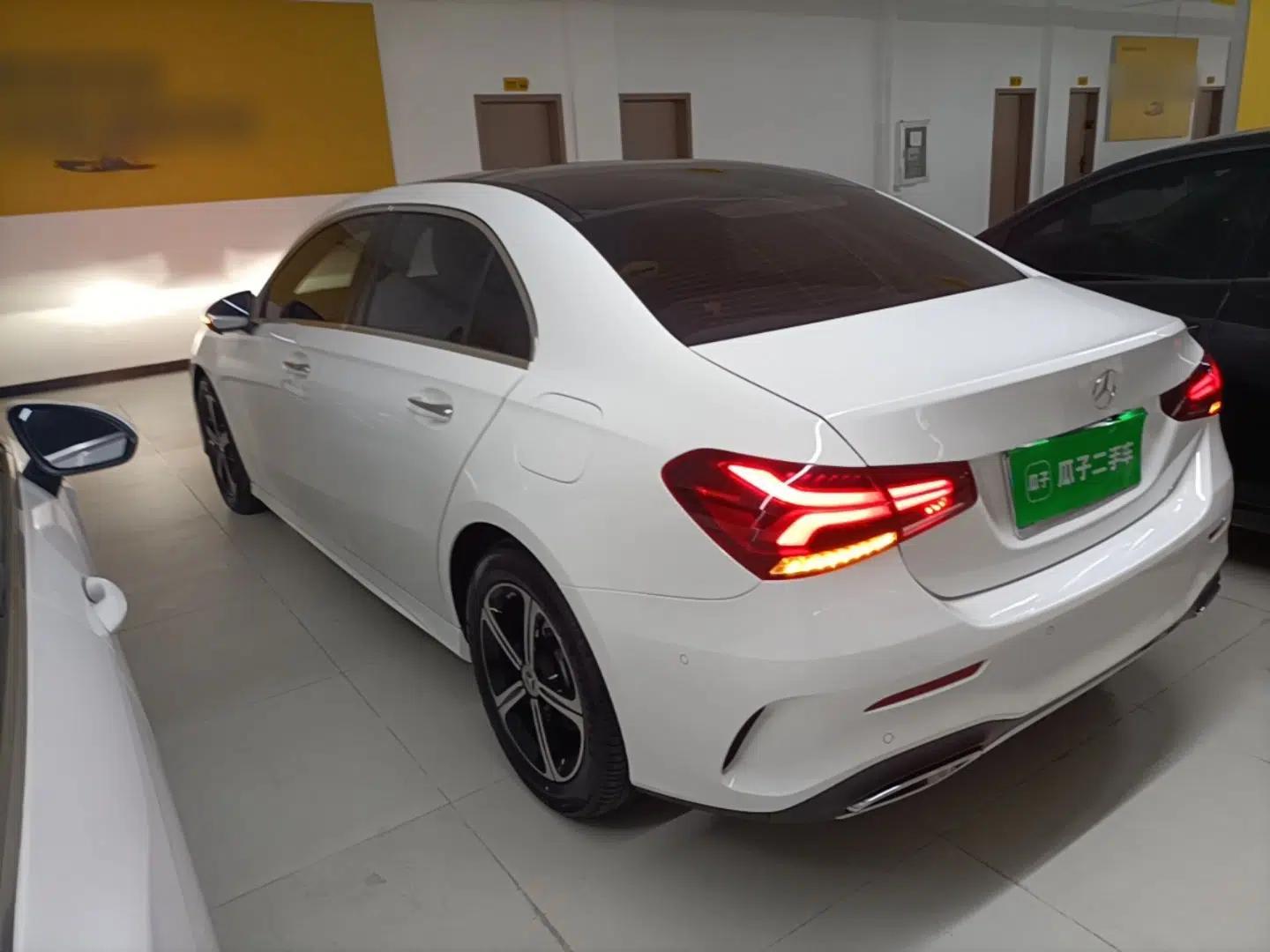Mercedes-Benz A-Class 2022 Revised Version A 200 L Sport Sedan Fashionable Style — миниатюра 4
