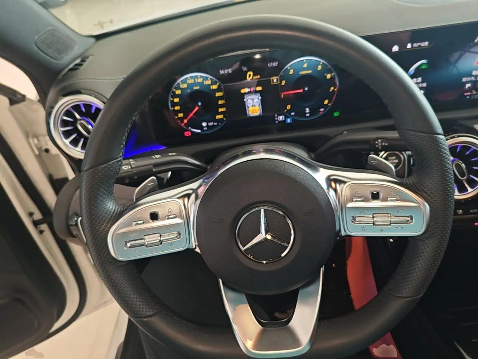 Mercedes-Benz A-Class 2022 Restyled A 200 L Sport Sedan Dynamic Version — миниатюра 13