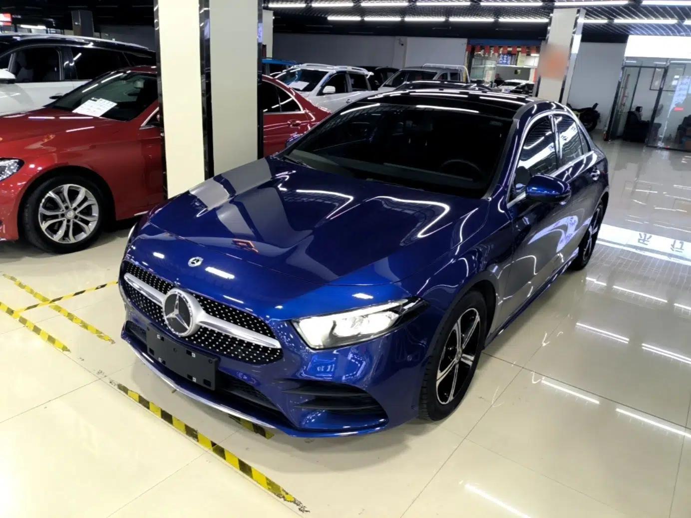 Mercedes-Benz A-Class 2022 Revised Version A 200 L Sport Sedan Fashionable Style — миниатюра 1