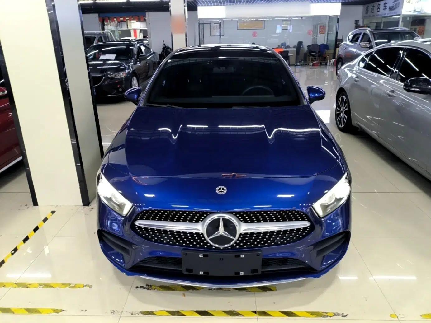 Mercedes-Benz A-Class 2022 Revised Version A 200 L Sport Sedan Fashionable Style — миниатюра 2