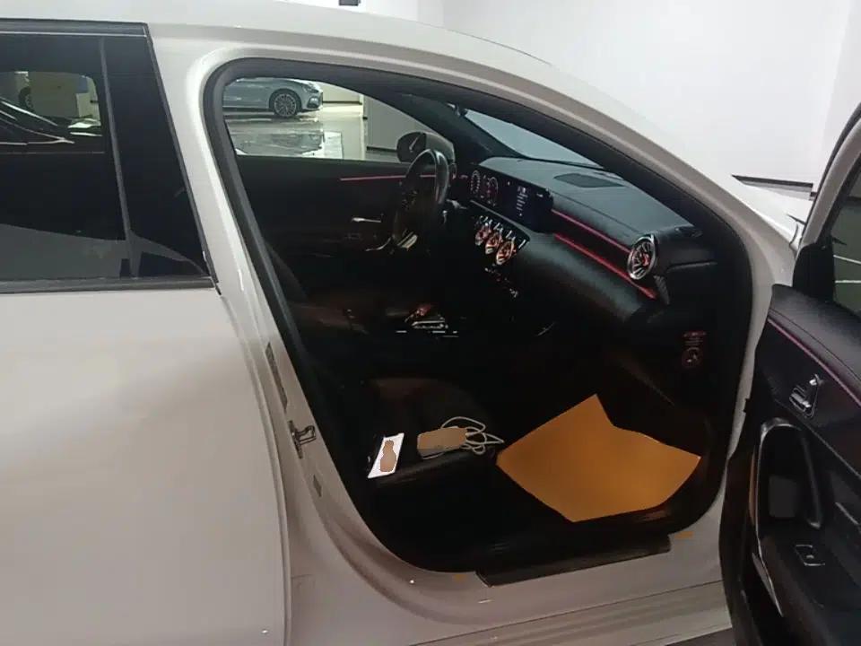 Mercedes-Benz A-Class 2023 A 200 L Fashion Model — миниатюра 19