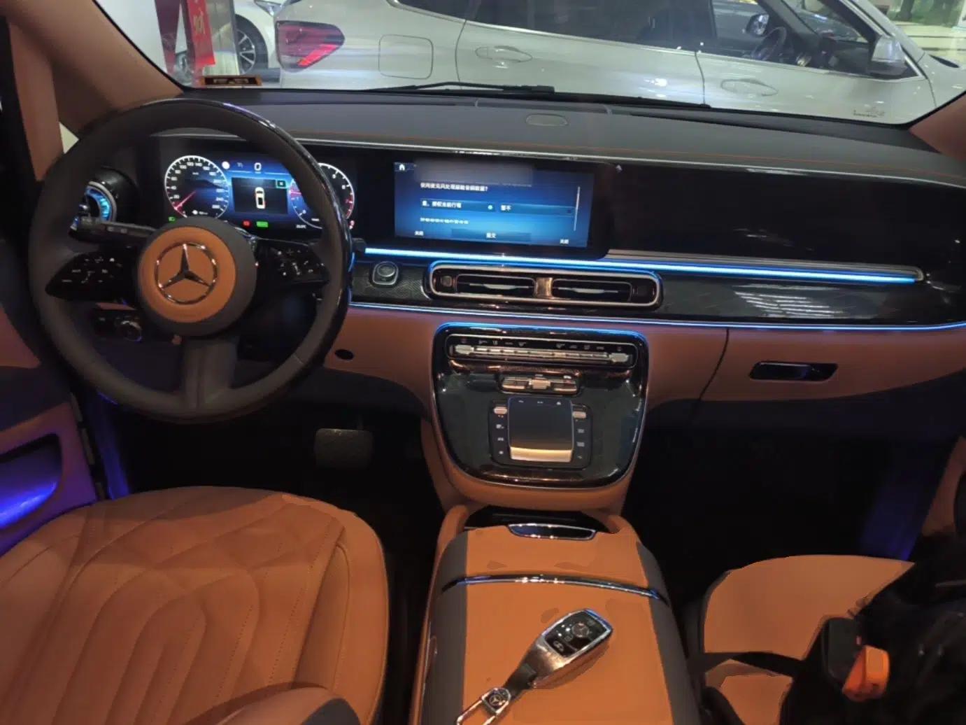 Mercedes-Benz Vito 2024 2.0T Elite Version 7 Seats — миниатюра 12