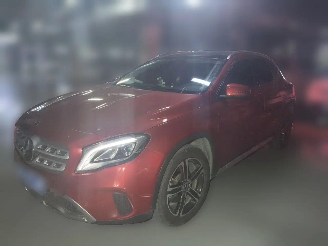Mercedes-Benz GLA 2018 GLA 200 Fashion Model — миниатюра 1
