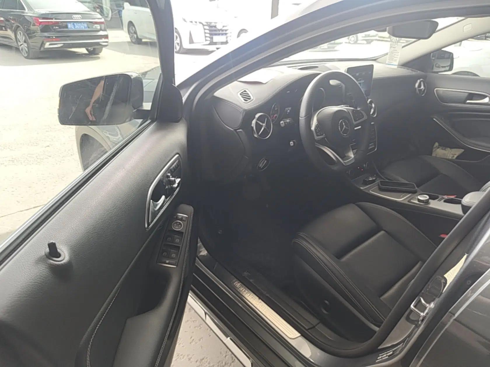 Mercedes-Benz GLA 2019 GLA 200 Fashion Model — миниатюра 23