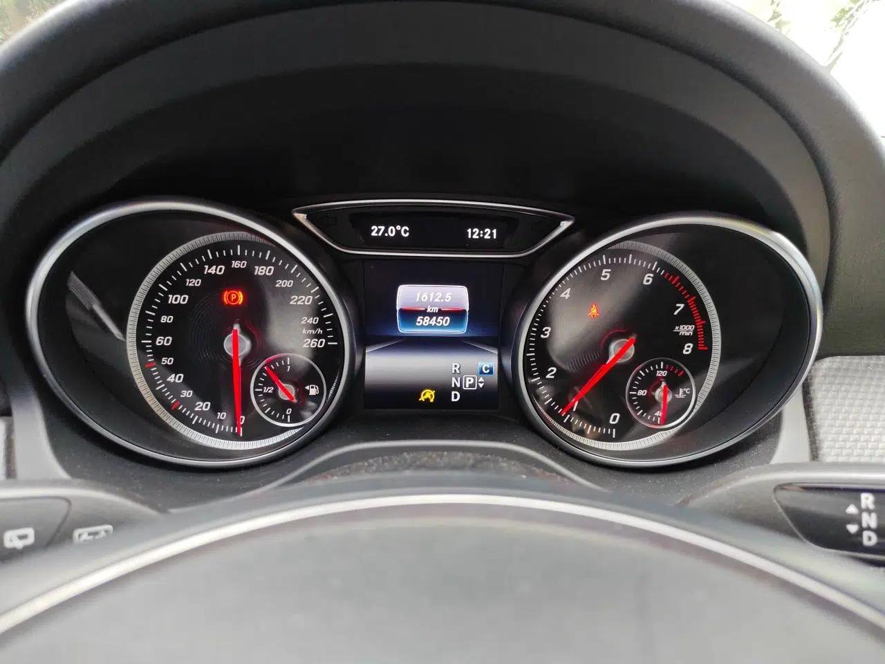 Mercedes-Benz GLA 2017 GLA 200 Fashion Model — миниатюра 11