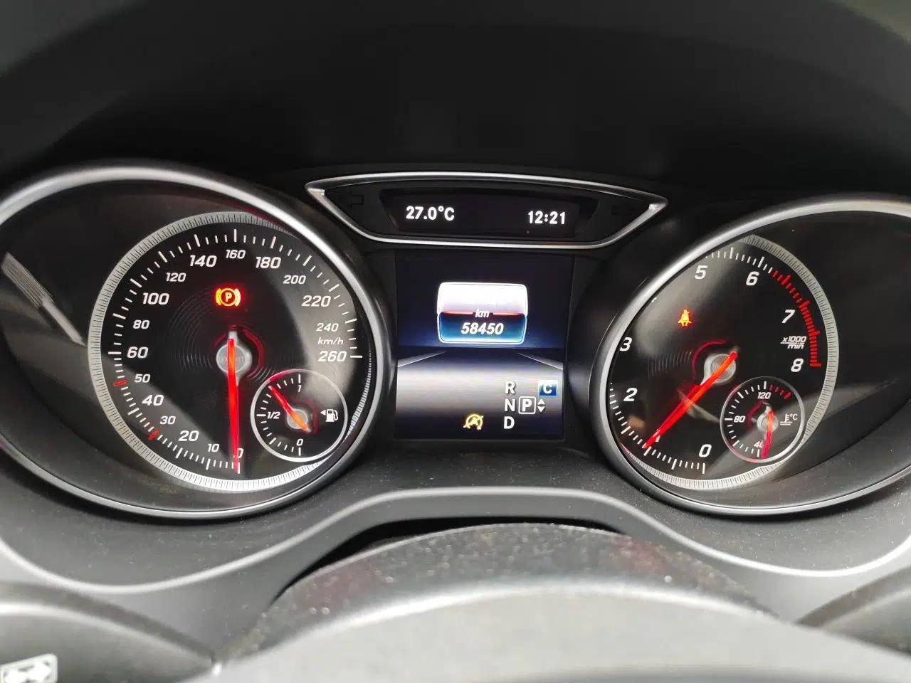 Mercedes-Benz GLA 2017 GLA 200 Fashion Model — миниатюра 12