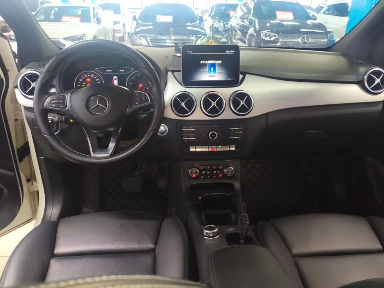 Mercedes-Benz B-Class 2019 B 200 Fashion Model — миниатюра 12