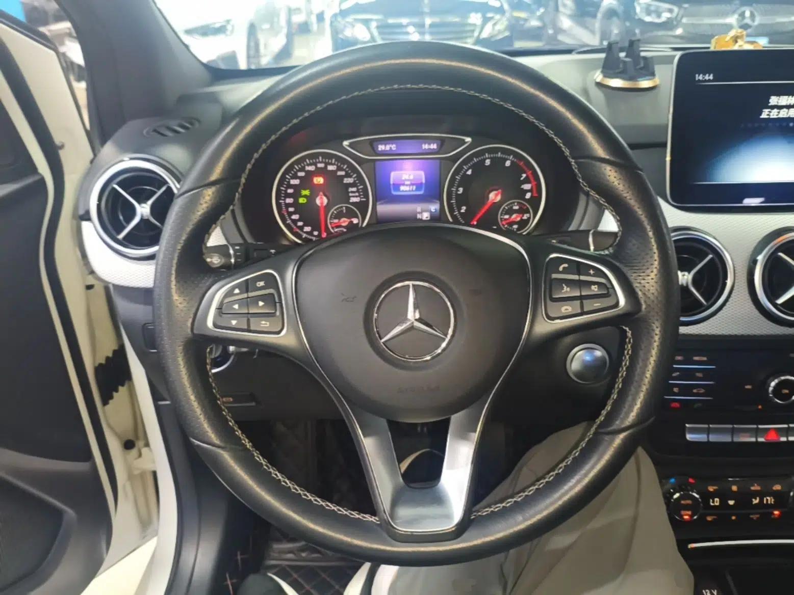 Mercedes-Benz B-Class 2019 B 200 Fashion Model — миниатюра 13