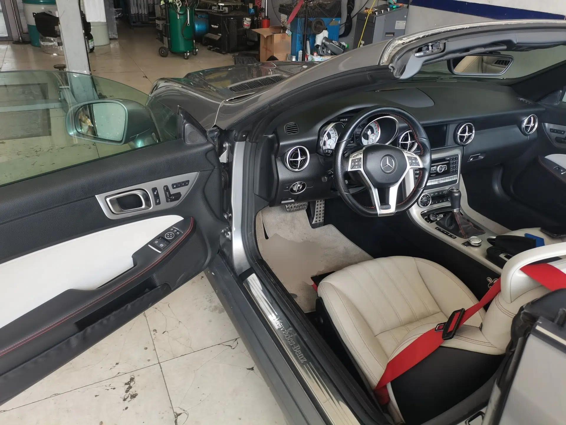 Mercedes-Benz SLK-Class 2011 SLK 200 Luxury Sports Model — миниатюра 16