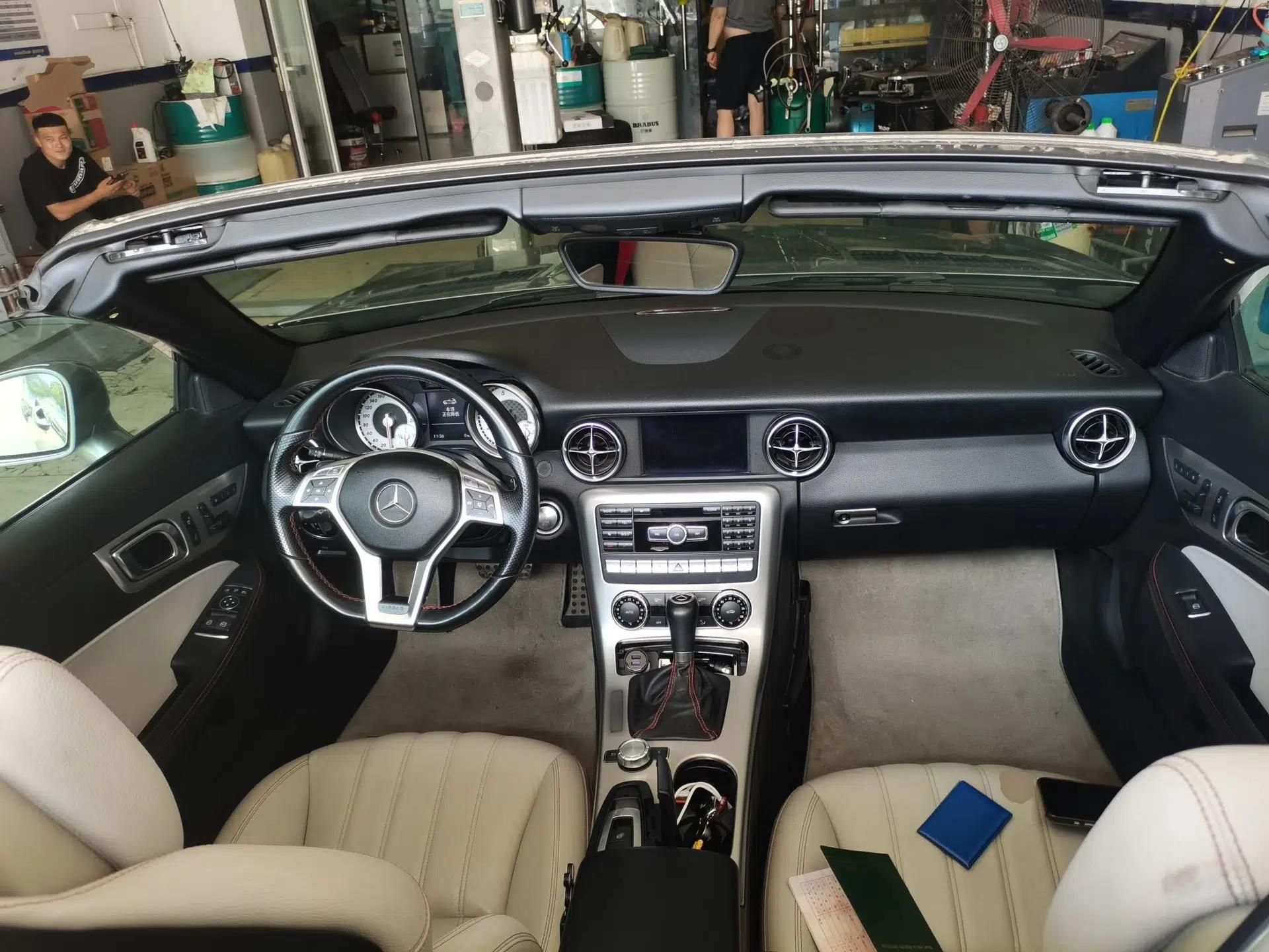 Mercedes-Benz SLK-Class 2011 SLK 200 Luxury Sports Model — миниатюра 9