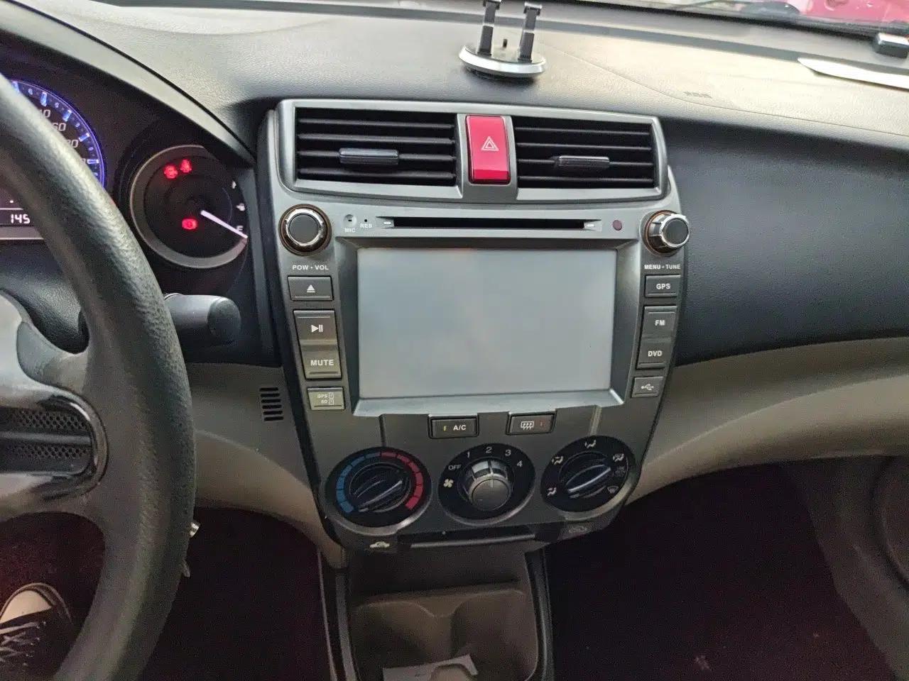 Honda City Classic 2012 1.5L manual Comfort version — миниатюра 13