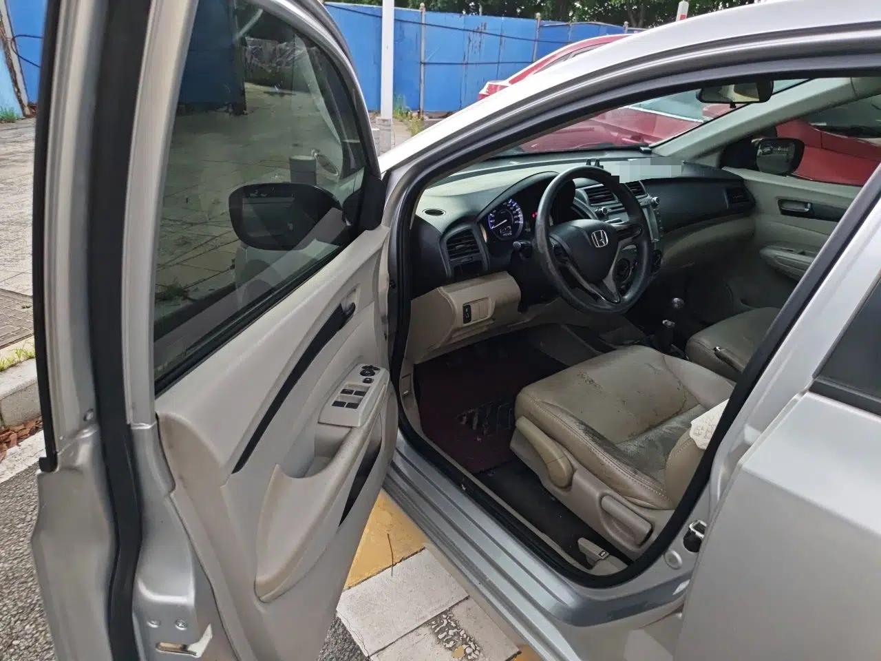 Honda City Classic 2012 1.5L manual Comfort version — миниатюра 16