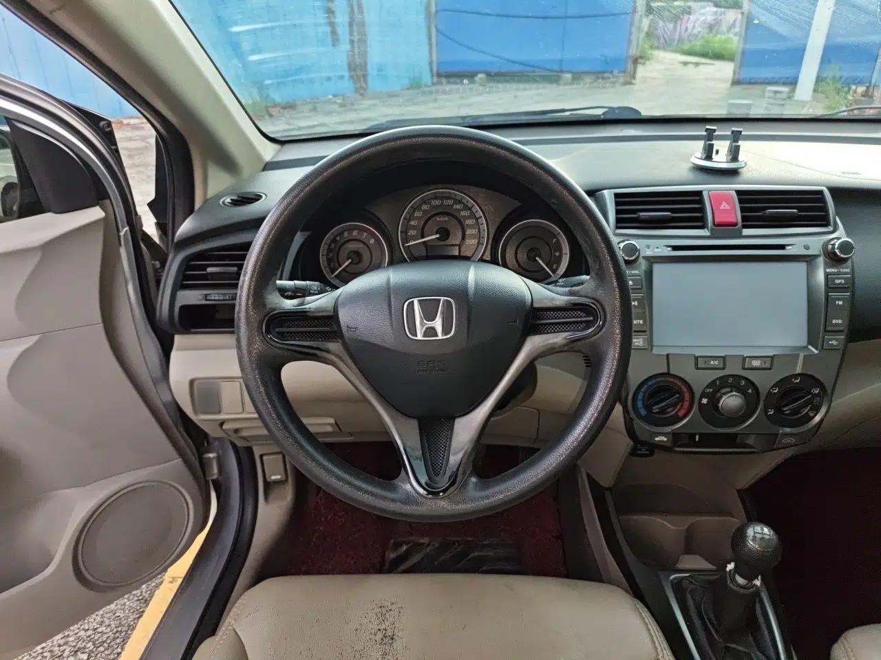 Honda City Classic 2012 1.5L manual Comfort version — миниатюра 10