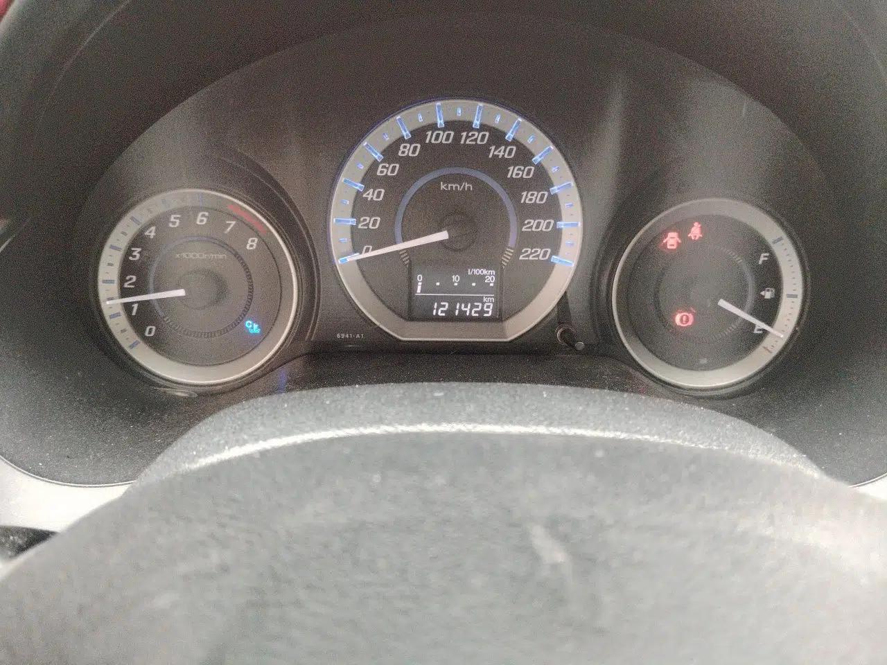 Honda City Classic 2012 1.5L manual Elite Edition — миниатюра 12