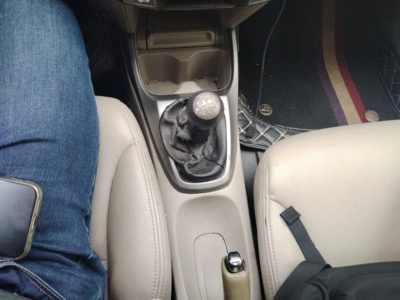Honda City Classic 2012 1.5L manual Elite Edition — миниатюра 14
